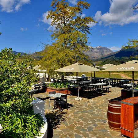 The Coach House At Val Du Charron Hotell Wellington Eksteriør bilde